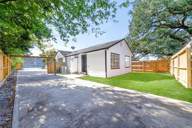 9201 Klondike Street, Houston, TX 77075