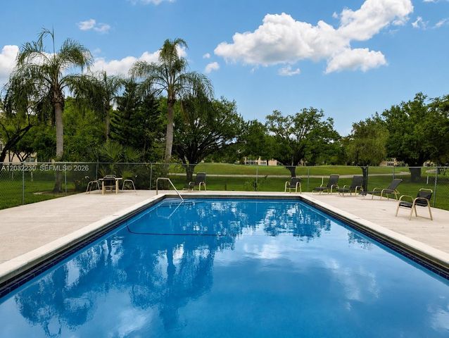 9531 Seagrape Dr 108, Davie, FL 33324