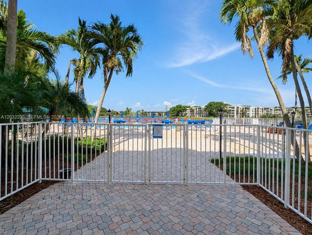 9531 Seagrape Dr 108, Davie, FL 33324
