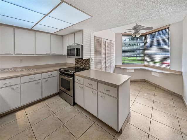 9531 Seagrape Dr 108, Davie, FL 33324