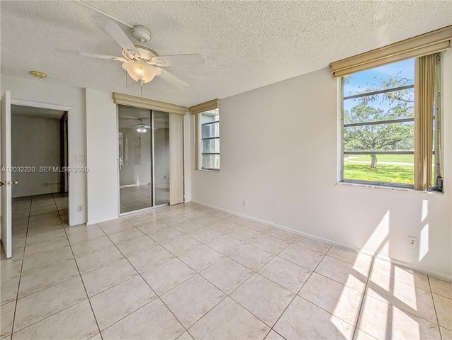 9531 Seagrape Dr 108, Davie, FL 33324