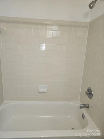 1614-H Arlyn Circle, Charlotte, NC 28213