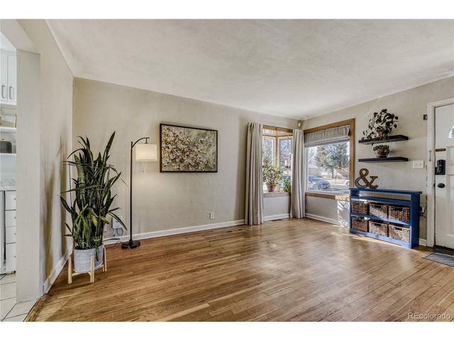 1364 Hanover St, Aurora, CO 80010