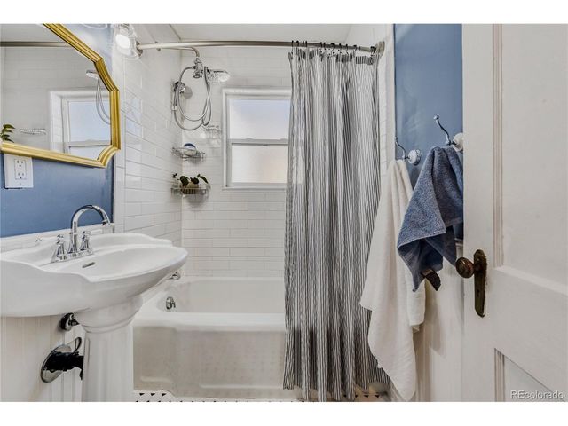 1364 Hanover St, Aurora, CO 80010