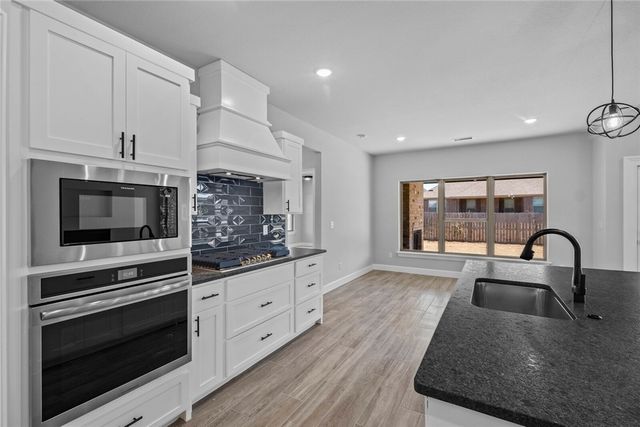 4656 W Triangle Street, Fayetteville, AR 72704