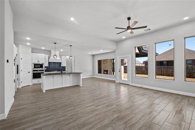 4656 W Triangle Street, Fayetteville, AR 72704