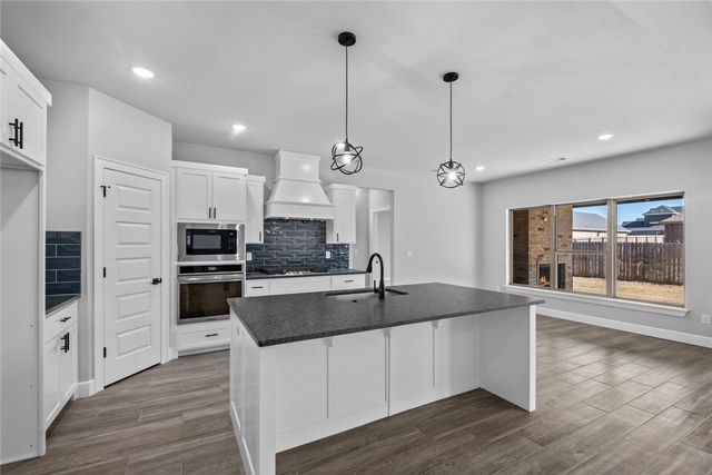 4656 W Triangle Street, Fayetteville, AR 72704