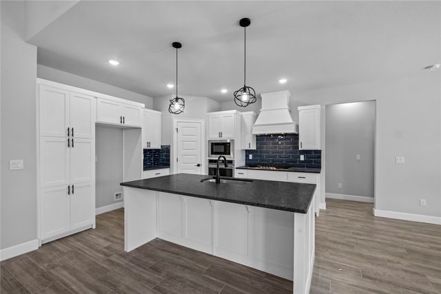 4656 W Triangle Street, Fayetteville, AR 72704