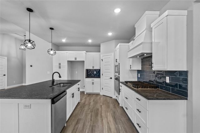 4656 W Triangle Street, Fayetteville, AR 72704