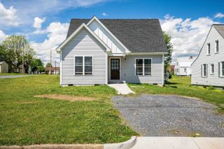 250 W WASHINGTON AVE, Elkton, VA 22827