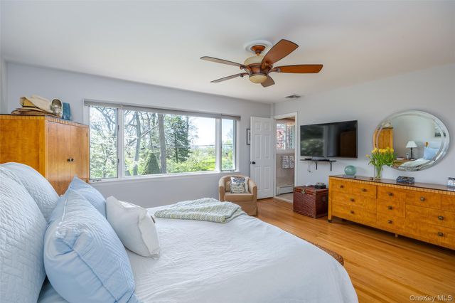 4 Knoll Top Road, Stony Brook, NY 11790