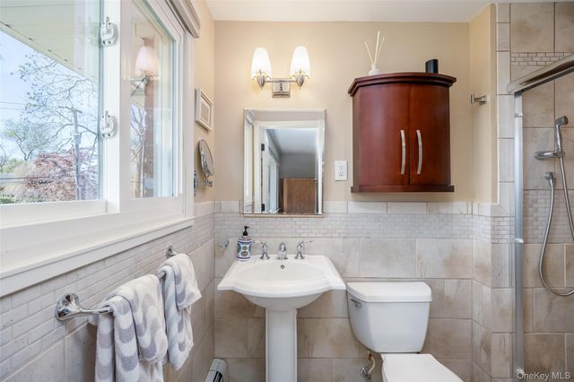 4 Knoll Top Road, Stony Brook, NY 11790