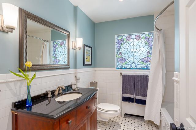 4 Knoll Top Road, Stony Brook, NY 11790