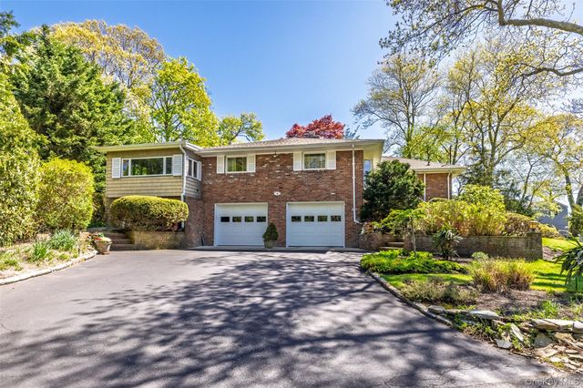 4 Knoll Top Road, Stony Brook, NY 11790