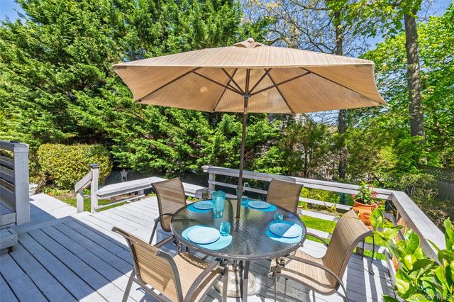 4 Knoll Top Road, Stony Brook, NY 11790