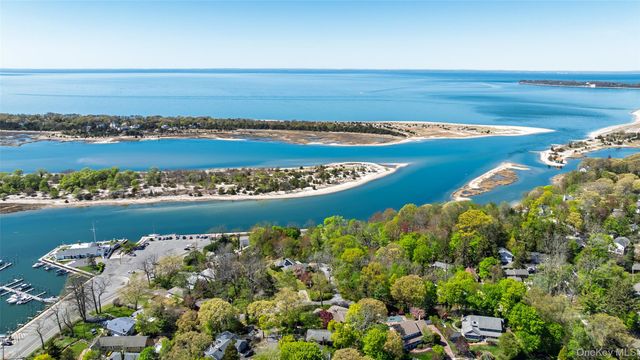 4 Knoll Top Road, Stony Brook, NY 11790