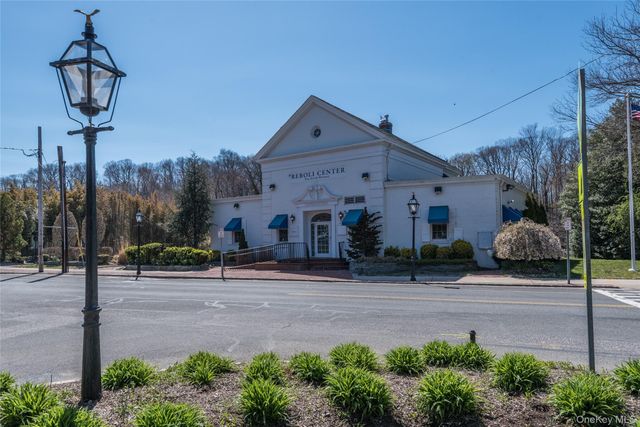 4 Knoll Top Road, Stony Brook, NY 11790