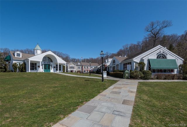 4 Knoll Top Road, Stony Brook, NY 11790