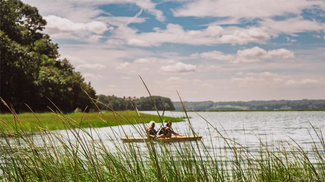 4 Knoll Top Road, Stony Brook, NY 11790