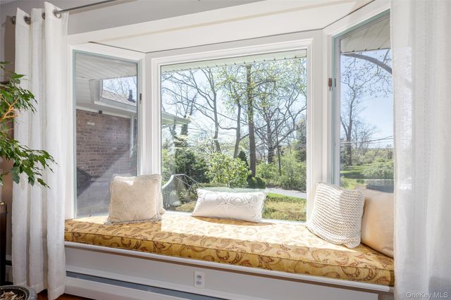 4 Knoll Top Road, Stony Brook, NY 11790