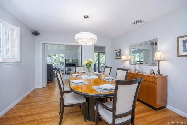 4 Knoll Top Road, Stony Brook, NY 11790