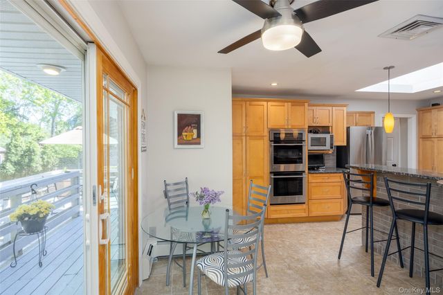 4 Knoll Top Road, Stony Brook, NY 11790