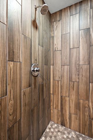 2005 Berkley Drive, Valparaiso, IN 46383