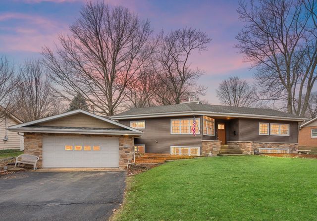2005 Berkley Drive, Valparaiso, IN 46383