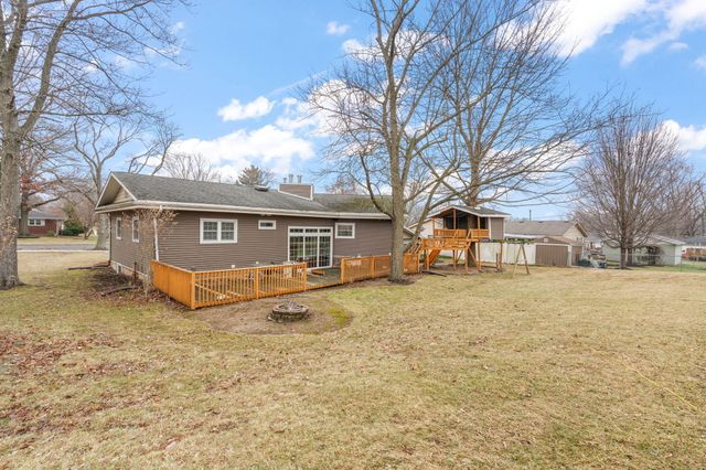 2005 Berkley Drive, Valparaiso, IN 46383