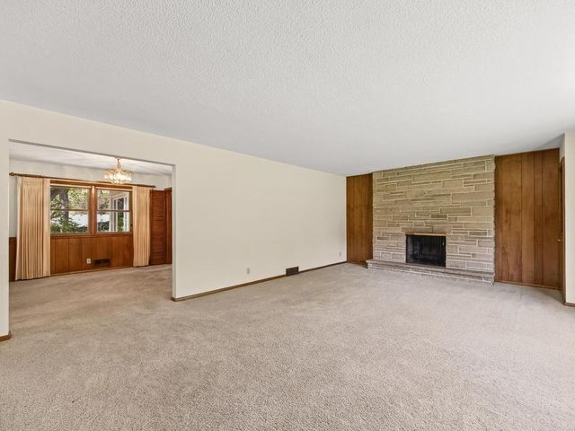 33 Hilltop Lane, Saint Paul, MN 55116