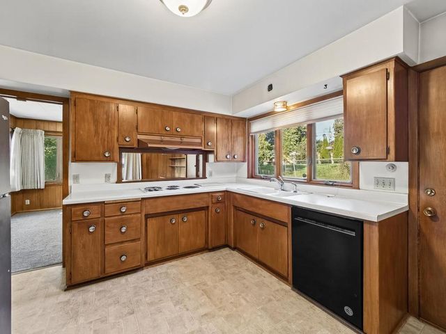 33 Hilltop Lane, Saint Paul, MN 55116