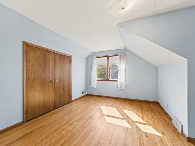 33 Hilltop Lane, Saint Paul, MN 55116