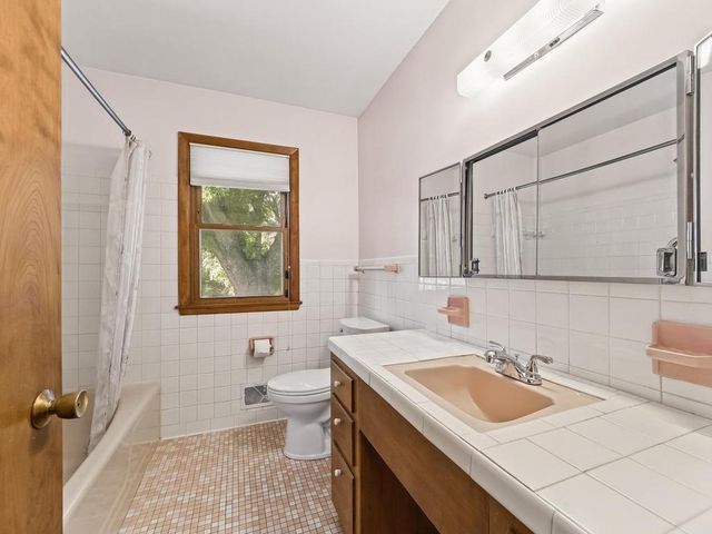 33 Hilltop Lane, Saint Paul, MN 55116
