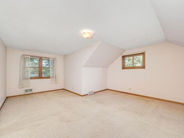 33 Hilltop Lane, Saint Paul, MN 55116
