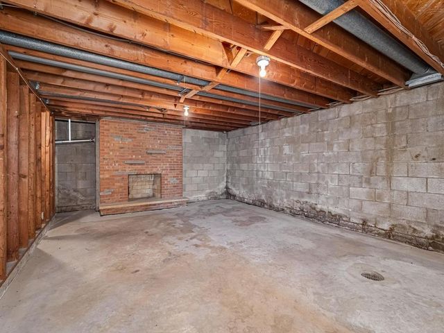 33 Hilltop Lane, Saint Paul, MN 55116