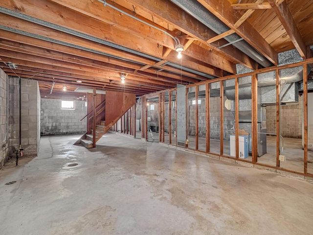 33 Hilltop Lane, Saint Paul, MN 55116