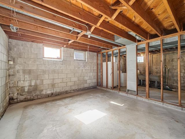 33 Hilltop Lane, Saint Paul, MN 55116