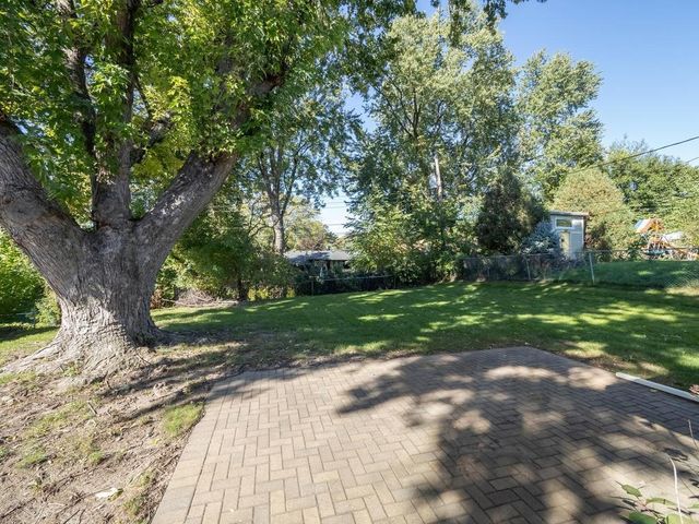 33 Hilltop Lane, Saint Paul, MN 55116