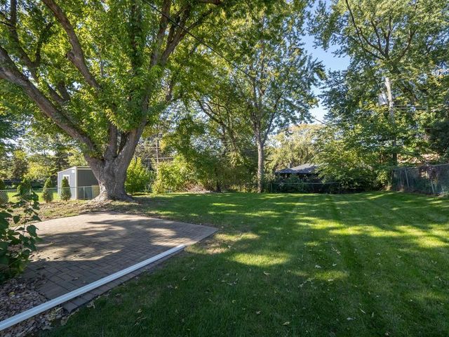 33 Hilltop Lane, Saint Paul, MN 55116