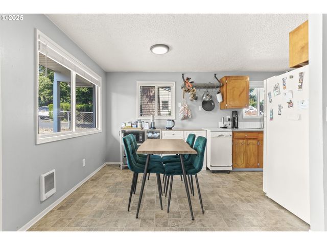 8632 Se LIEBE St, Portland, OR 97266