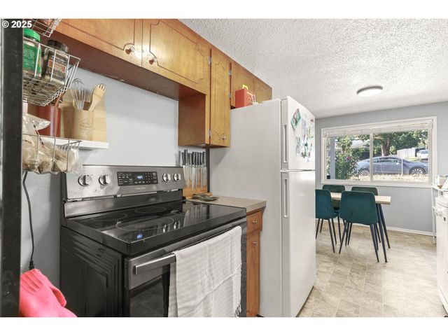 8632 Se LIEBE St, Portland, OR 97266