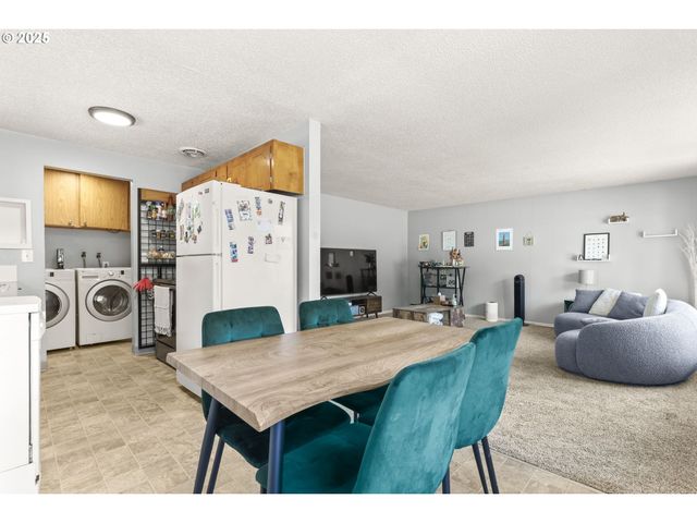 8632 Se LIEBE St, Portland, OR 97266