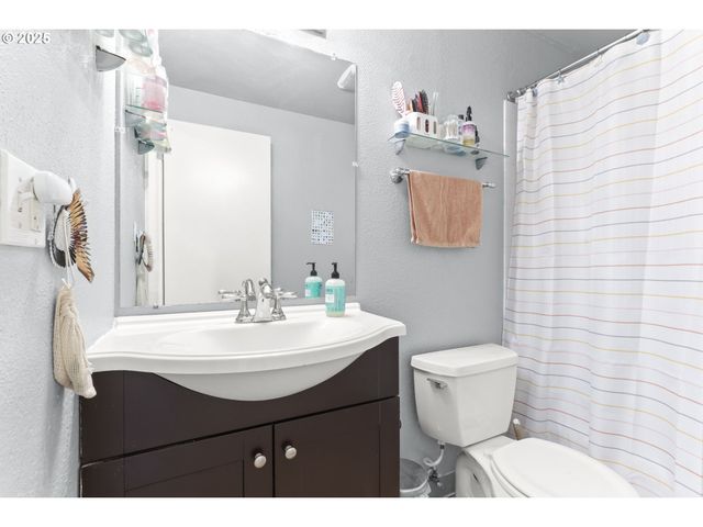 8632 Se LIEBE St, Portland, OR 97266