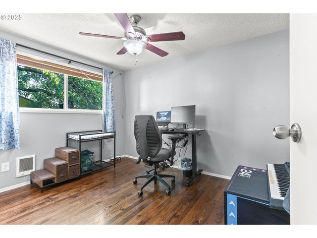 8632 Se LIEBE St, Portland, OR 97266