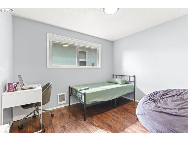 8632 Se LIEBE St, Portland, OR 97266