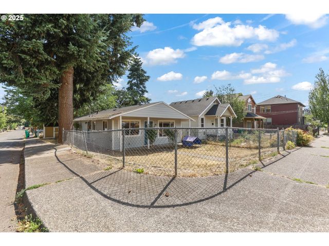 8632 Se LIEBE St, Portland, OR 97266