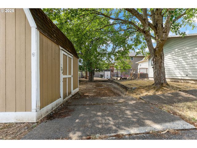 8632 Se LIEBE St, Portland, OR 97266