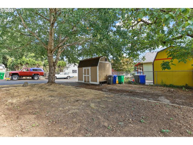 8632 Se LIEBE St, Portland, OR 97266