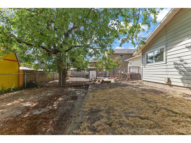 8632 Se LIEBE St, Portland, OR 97266