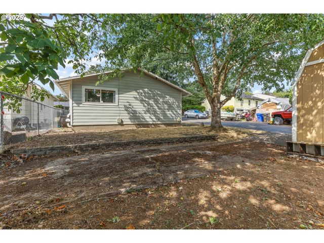 8632 Se LIEBE St, Portland, OR 97266